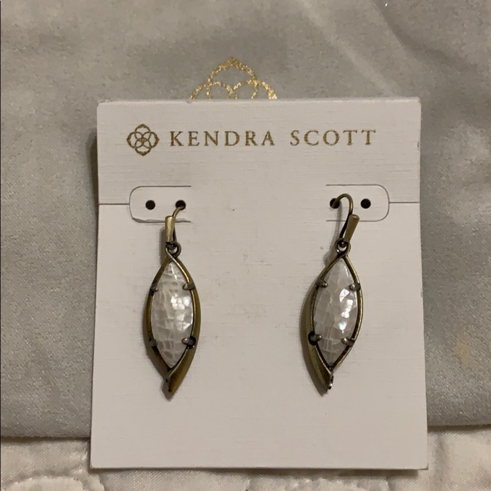 Kendra Scott maxwell earrings!
